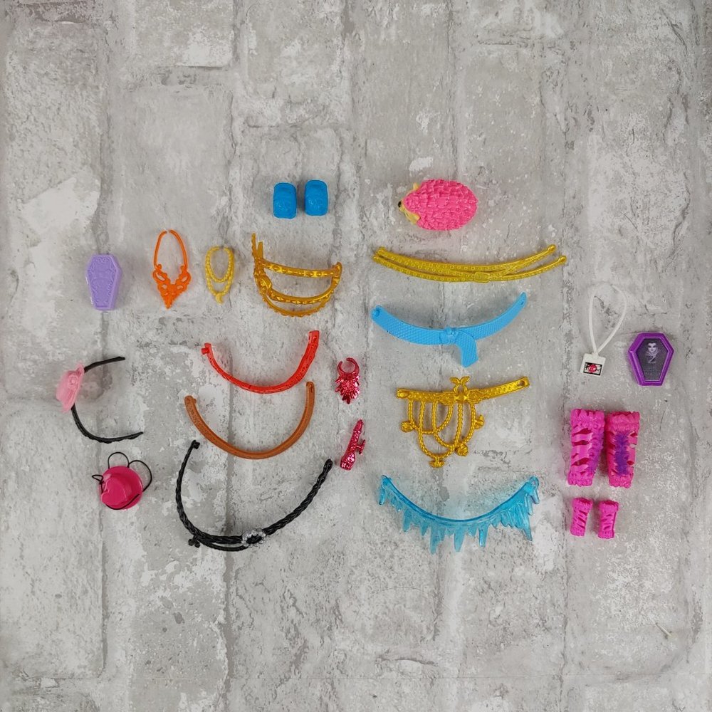 COPY - Lot of Monster High Doll Accessories Mattel Belts Hat Jewelry Miscellane…